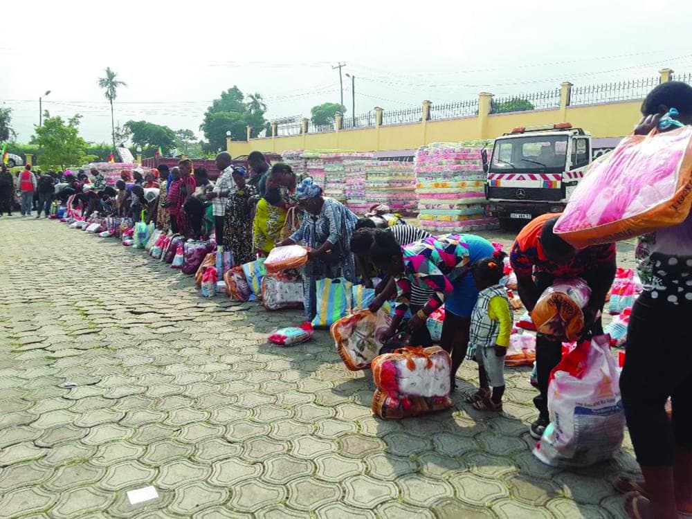 American NGO Nascent Solutions Offers Food Aid To Displaced Persons In SW Region