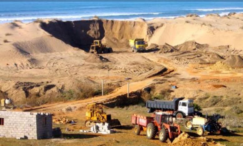 How Sierra Leonean Sand Miners Are Challenging the Sea to a Duel