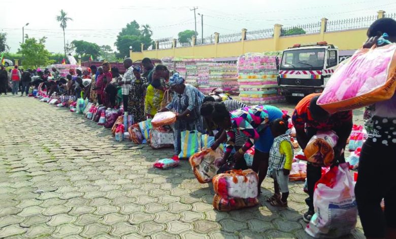 American NGO Nascent Solutions Offers Food Aid To Displaced Persons In SW Region