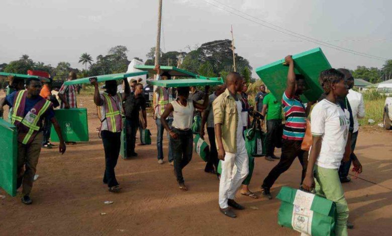 Gunmen suspected to be bandits disrupted voting in Oroji village of Rini Ward of Bakura Local Government Area, Zamfara State, Northwest Nigeria, on Saturday during the bye-election for the state assembly seat, according to a report. Daily Trust quoted Sulaiman Muhammad, a voter who was at the scene, as saying that the incident occurred around 8:30a.m. when polling was about to begin. "Immediately when the electoral officers arrived for proper preparation of voting to start, some gunmen from the forest arrived at the polling unit to disrupt the process," Muhammad said. "Both the voters and the INEC (electoral) officials took cover for safety as security personnel launched an attack on the bandits," he said. At polling Unit 008, Shiyyar Galadima in Rini village, security operatives fired into the air to restore order after a pandemonium caused by bandits, the report said. Crisis also arose when the State Commissioner for Local Government and Chieftaincy Affairs, Alhaji Yahaya Gora, former commissioner for Local Government and Chieftaincy Affairs, Alhaji Muttaka Rini, and the PDP State Zonal Vice-Chairwoman, Hajiya A'i Maradun, arrived at the polling unit. After security personnel calmed the situation, voting continued, the report said.