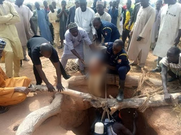 Precarious Life Of Minors In Search Of Water In Open Wells In Kano