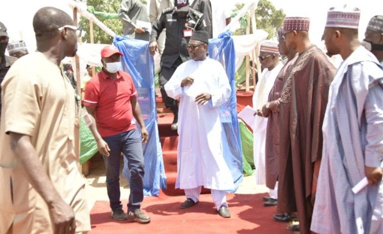 Governor Abubakar Bello of Niger state flanked by officials. Photo: Niger State Government/Twitter.