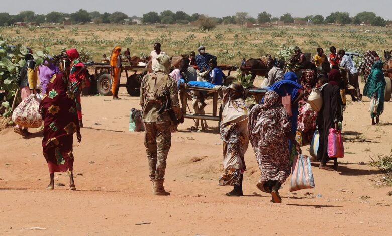 Families escaping the violence in Ardamata cross into Chad in early November. Photo: El Tayeb Siddig/Reuters