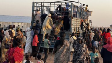 Refugees and ethnic South Sudanese arriving at the Renk's new transit site through the IOM hired truck, which carried them from Jorda border. Photo credit: Sultan Mahmood