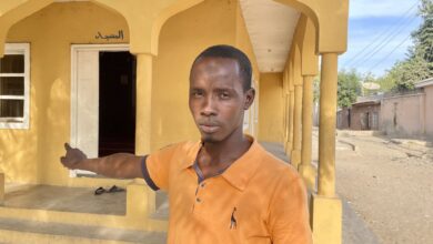 A man pointing at a mosque